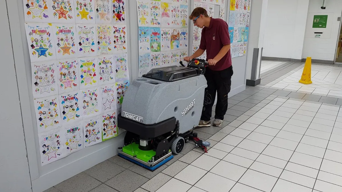 Tomcat Sport floor scrubber dryer - Image 1
