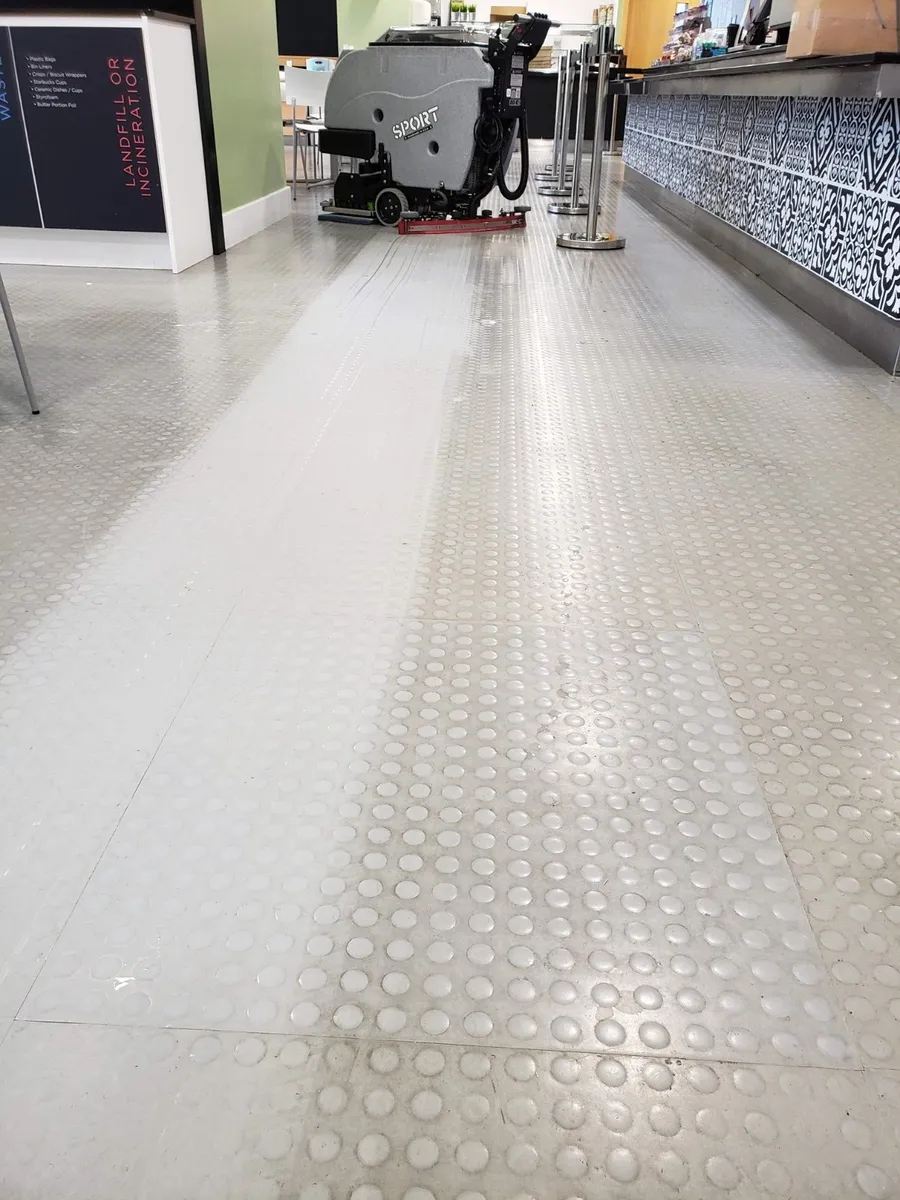 Tomcat Sport floor scrubber dryer - Image 3