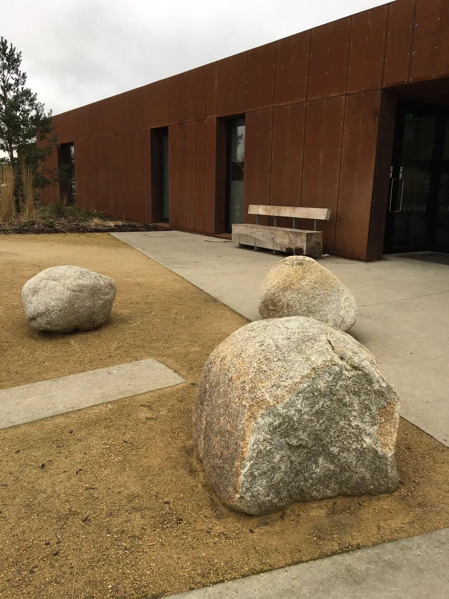 Glacial Golden Granite Landscape Boulder - Image 4