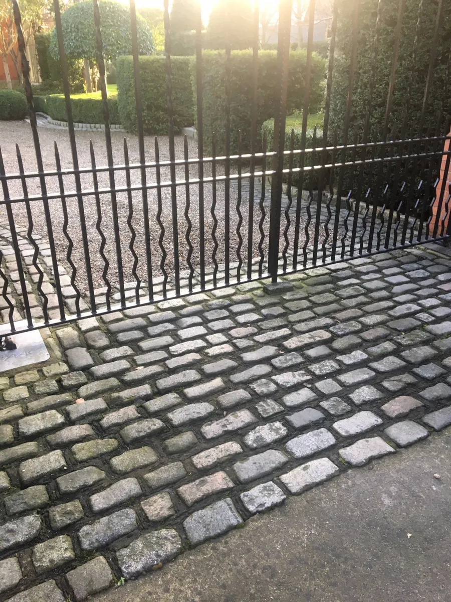 Old Salvage Reclaimed Granite Cobblestone - Image 3