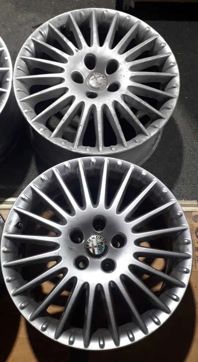 Alfa Romeo Original 17 inch Alloy Wheels - Image 3