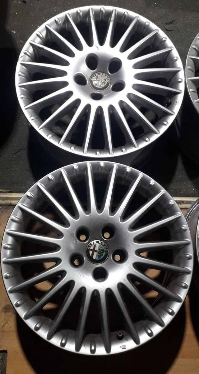 Alfa Romeo Original 17 inch Alloy Wheels - Image 4
