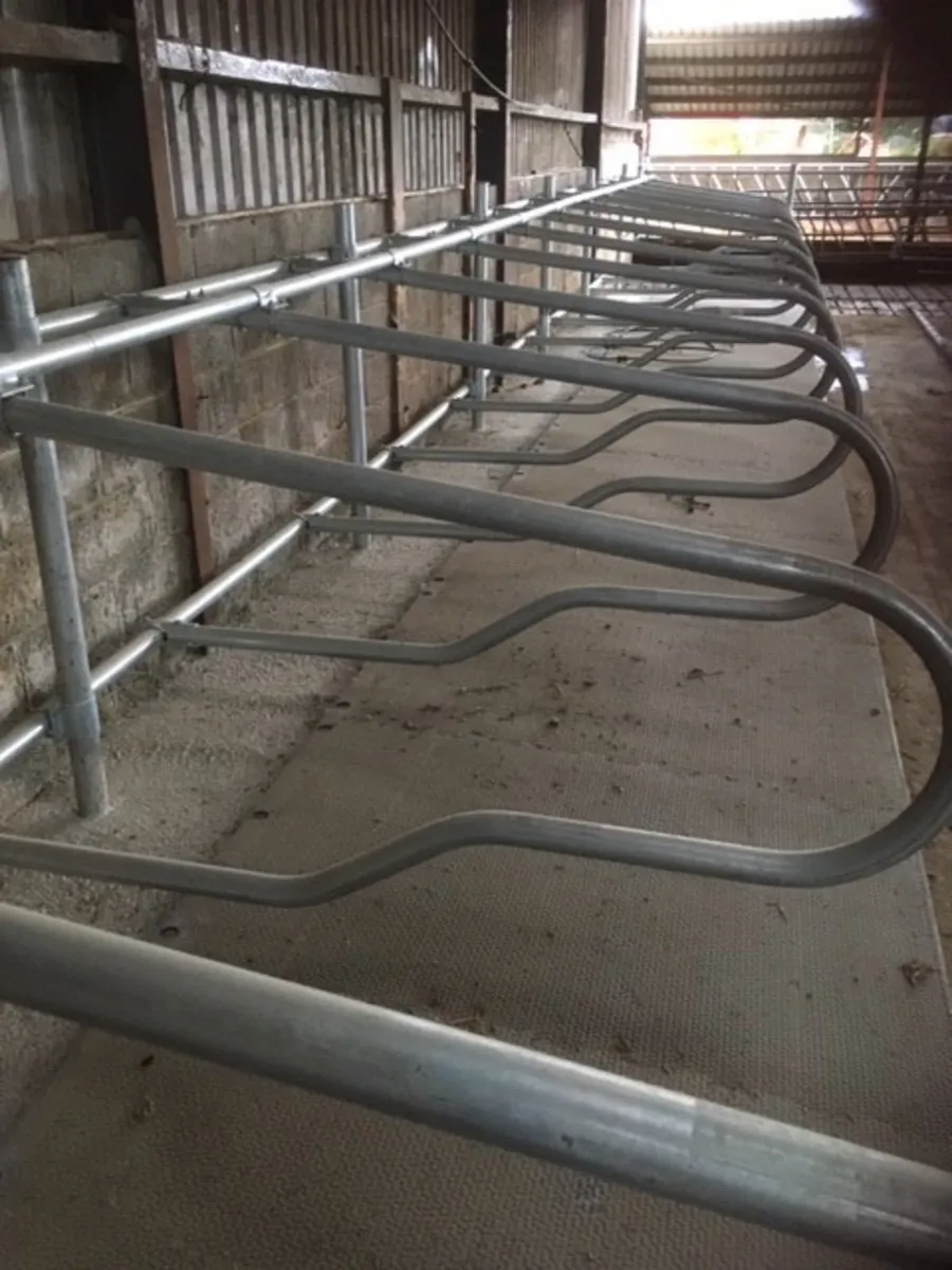 Cubicles- Feed barriers - meal bins - Image 2