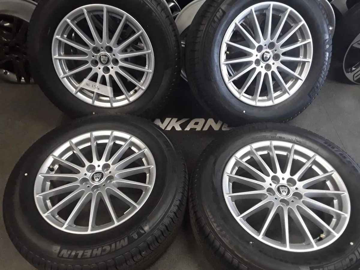 Range Rover Valar 18" Alloy Wheels & Tyre - Image 3