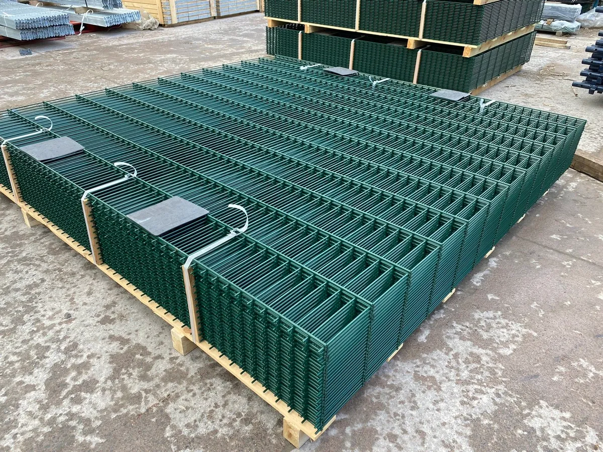 HEAVILY DISCOUNTED Mesh Fencing Sheets for SALE - Image 1
