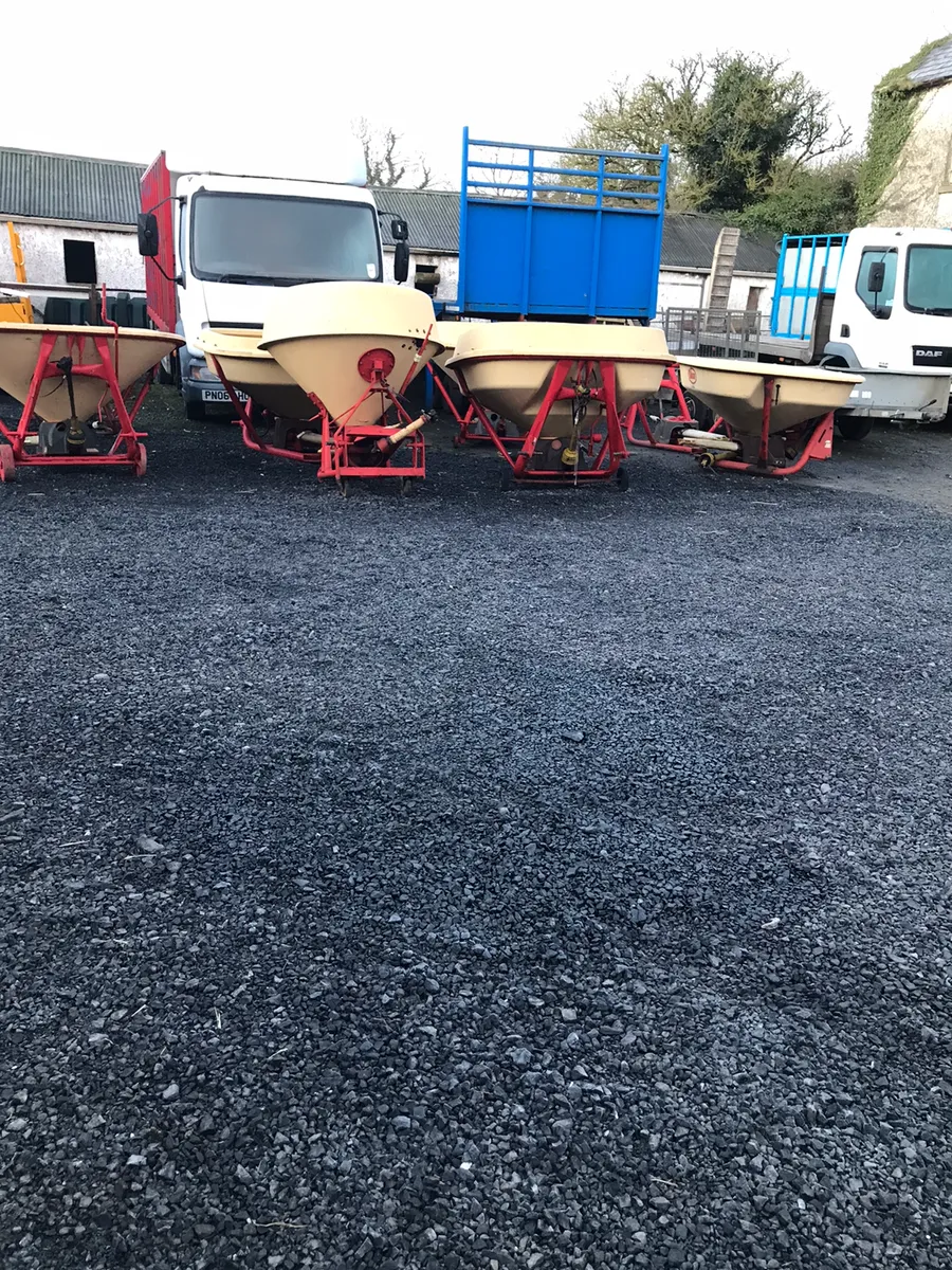 Large selection of Vicon fertiliser Spreader's - Image 1