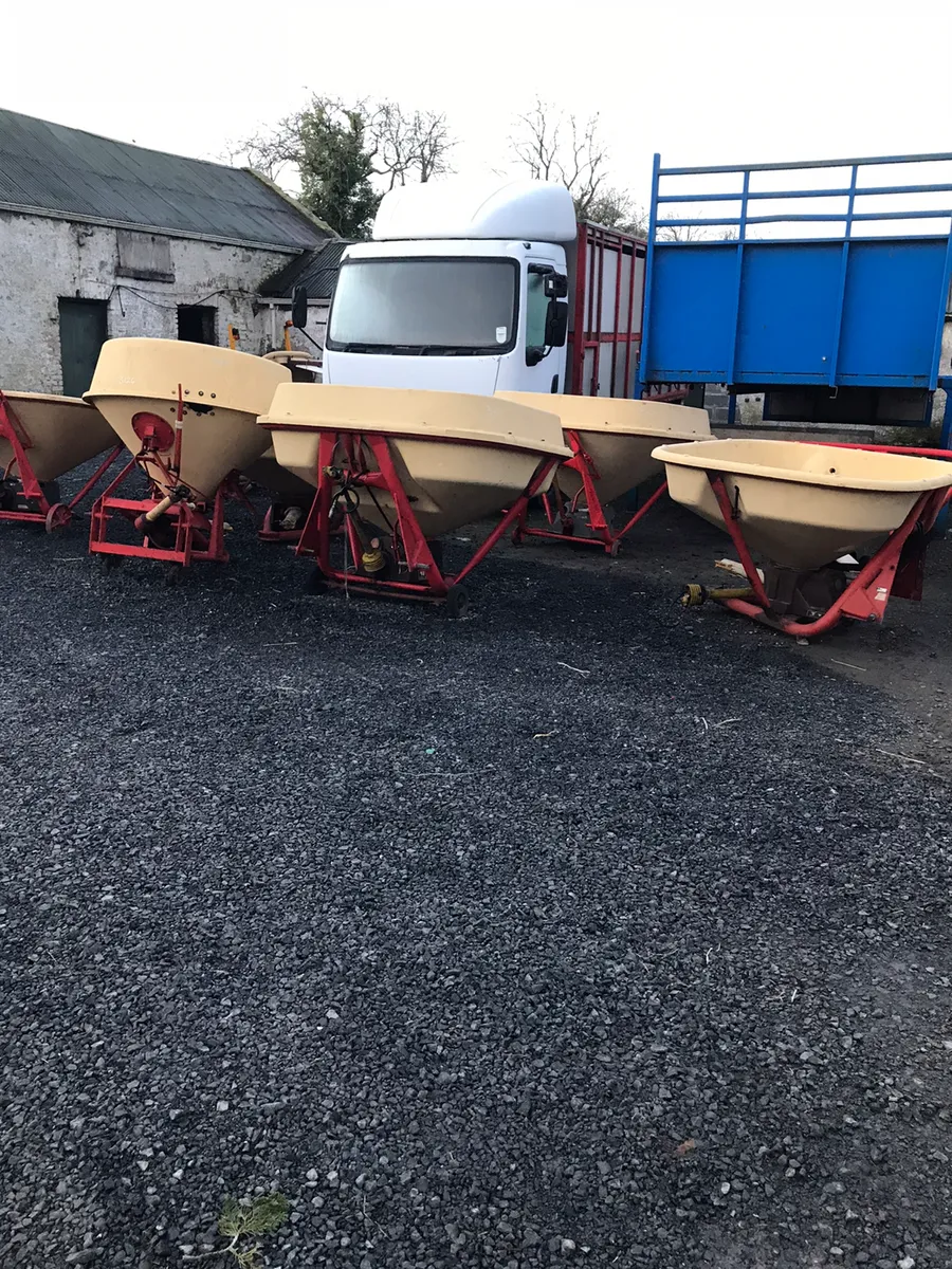 Large selection of Vicon fertiliser Spreader's - Image 4