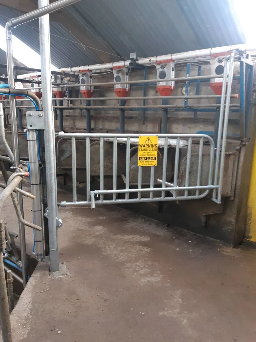 Front Milking Parlour Air Gates - Image 4