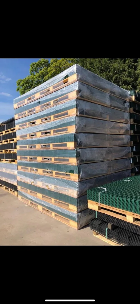 Steel V Mesh Fencing, 868 & 656 - Image 4