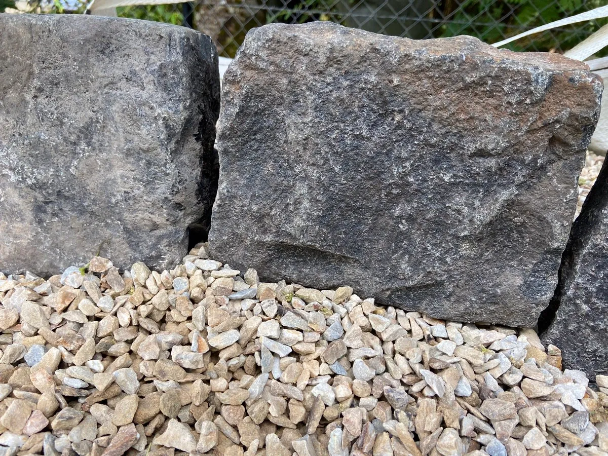 Old Salvage Black Granite 6" High Driveway Kerbs - Image 4