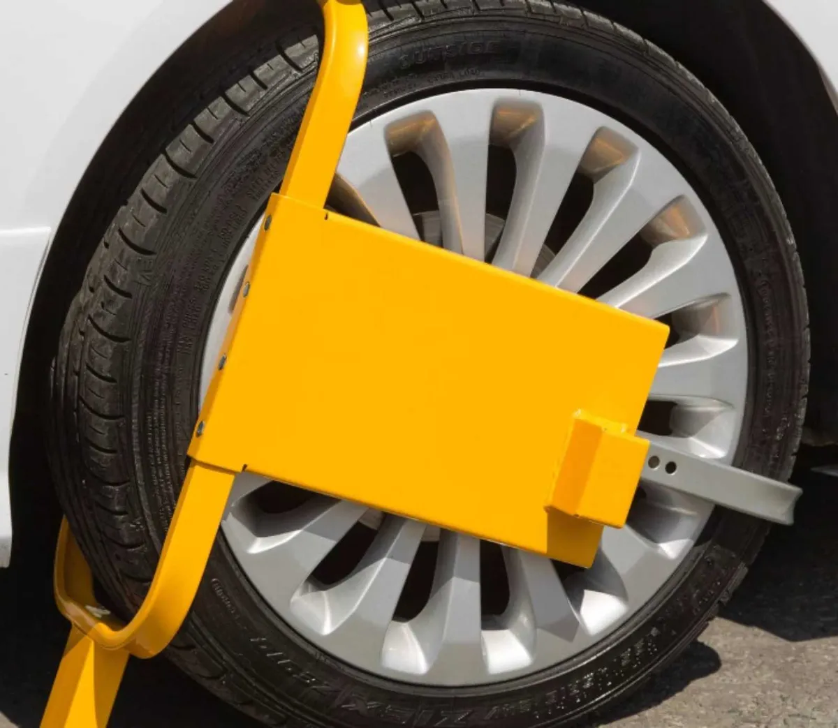 Heavy Duty Wheel Clamp - Image 1