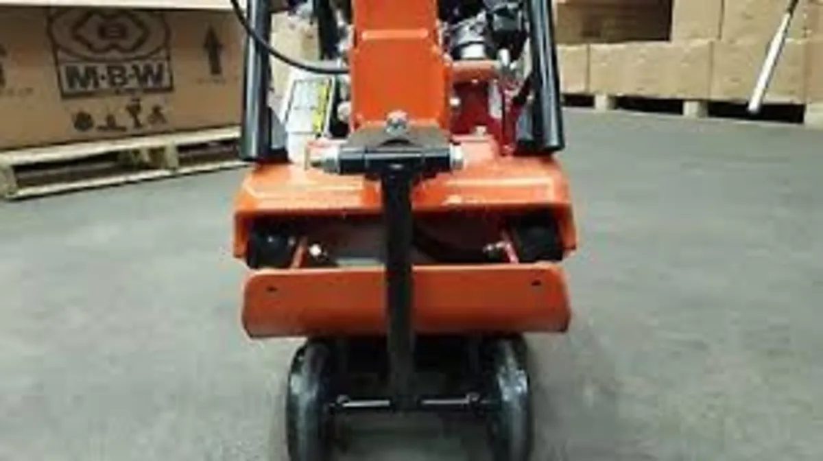 MBW Forward & Reverse Petrol wacker plate @ MSS - Image 4