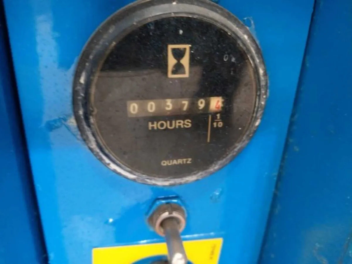 Genie GS3232 - Battery Scissor Lift 11.5 m narrow - Image 4