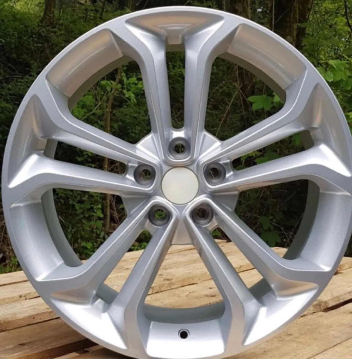 18” st alloys silver 5x108 - Image 1