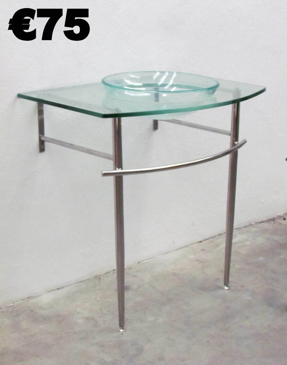 Bathroom sinks & units - Image 1