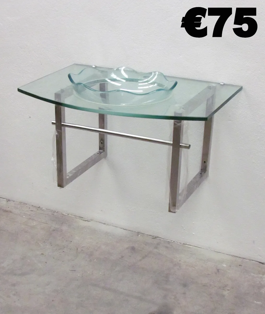 Bathroom sinks & units - Image 4