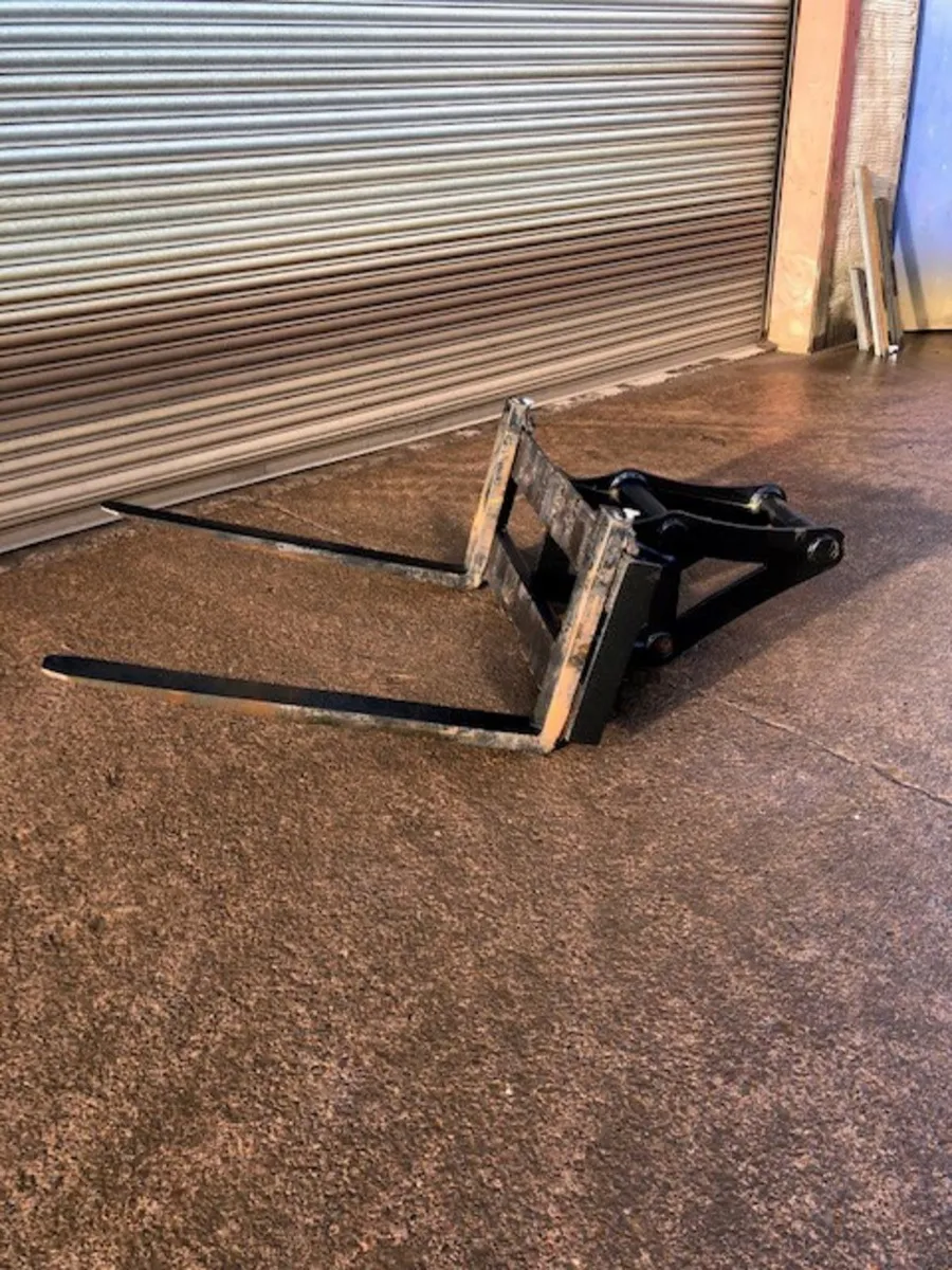 20'' Palletfork Carriage for 20 Tonne Digger - Image 3