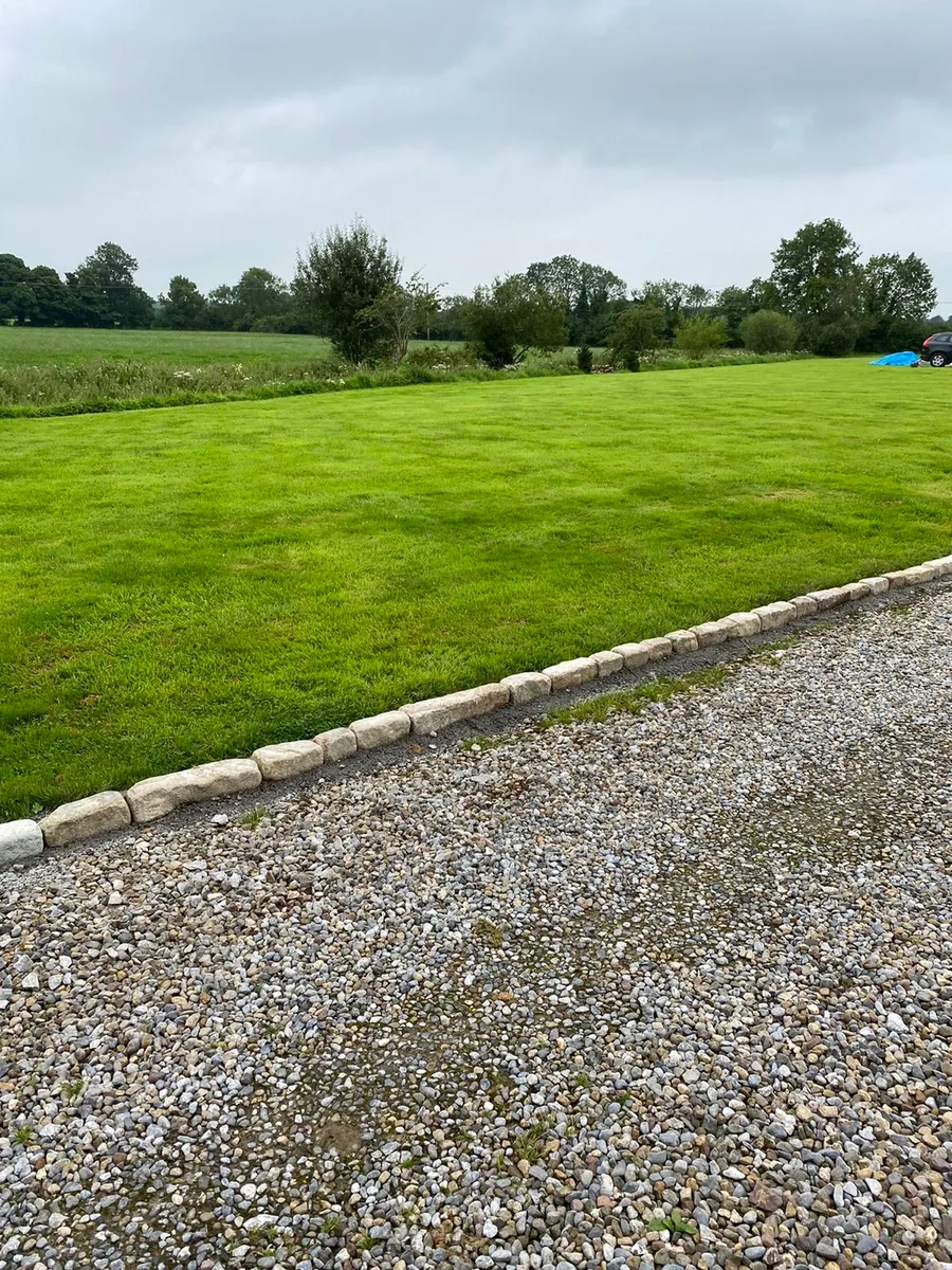 Old Salvage Brown York 4" Driveway Kerbstones - Image 2