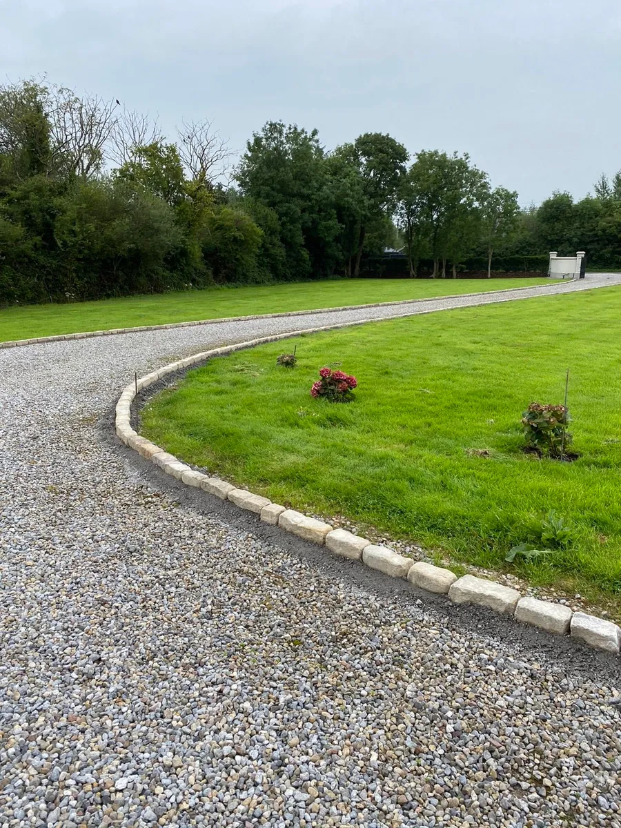 Old Salvage Brown York 4" Driveway Kerbstones - Image 3