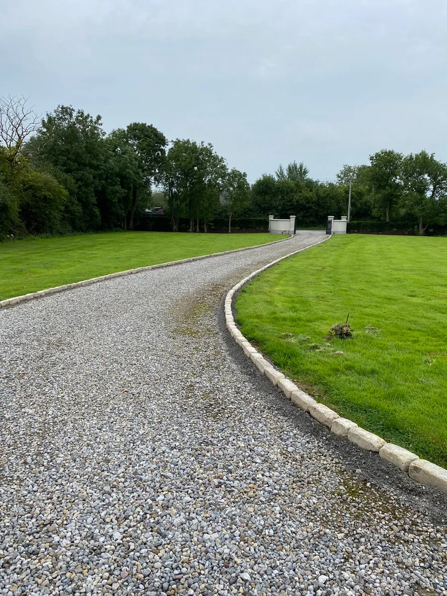 Old Salvage Brown York 4" Driveway Kerbstones - Image 4