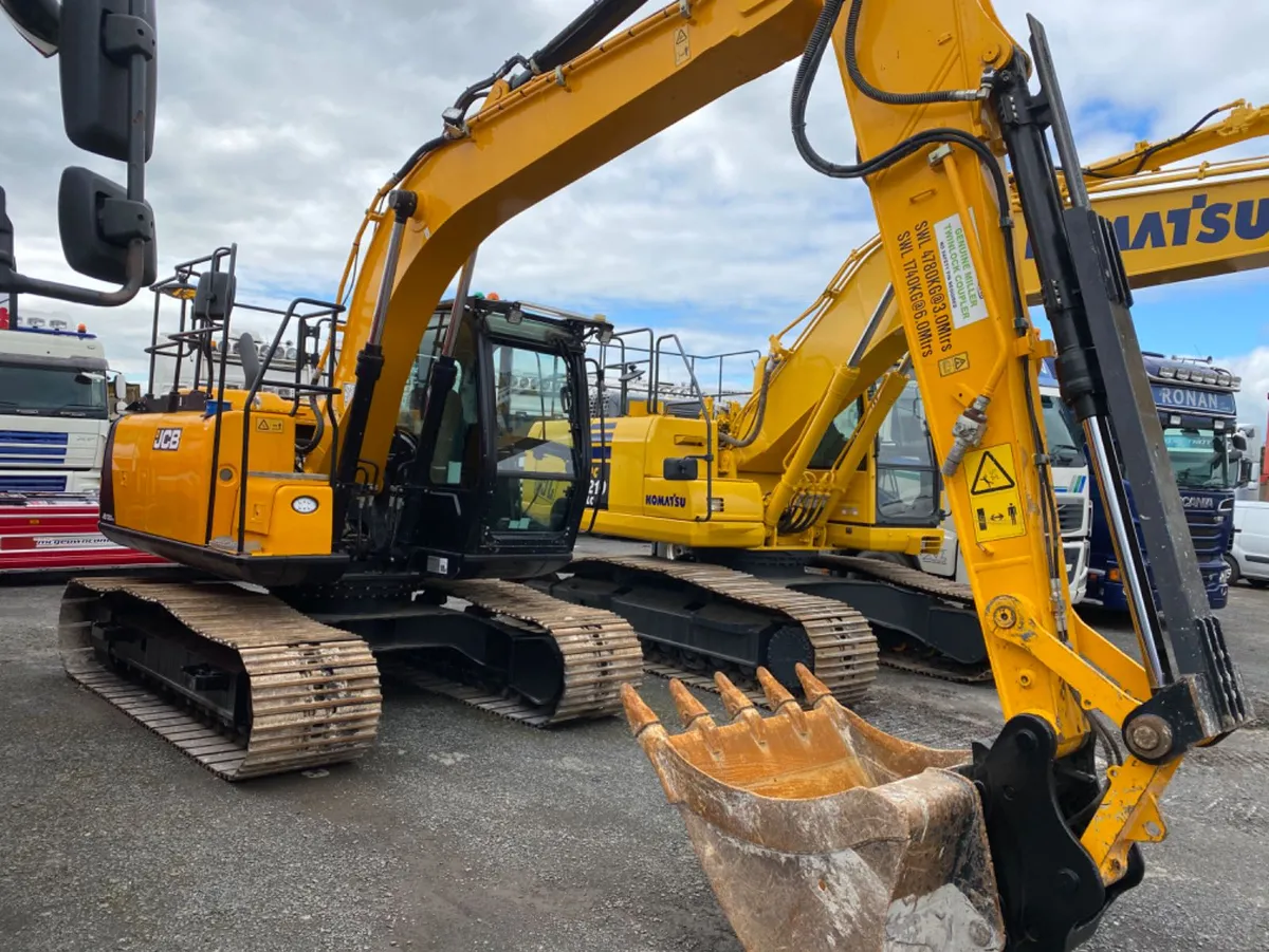 2016 JCB js130 excavator - Image 1