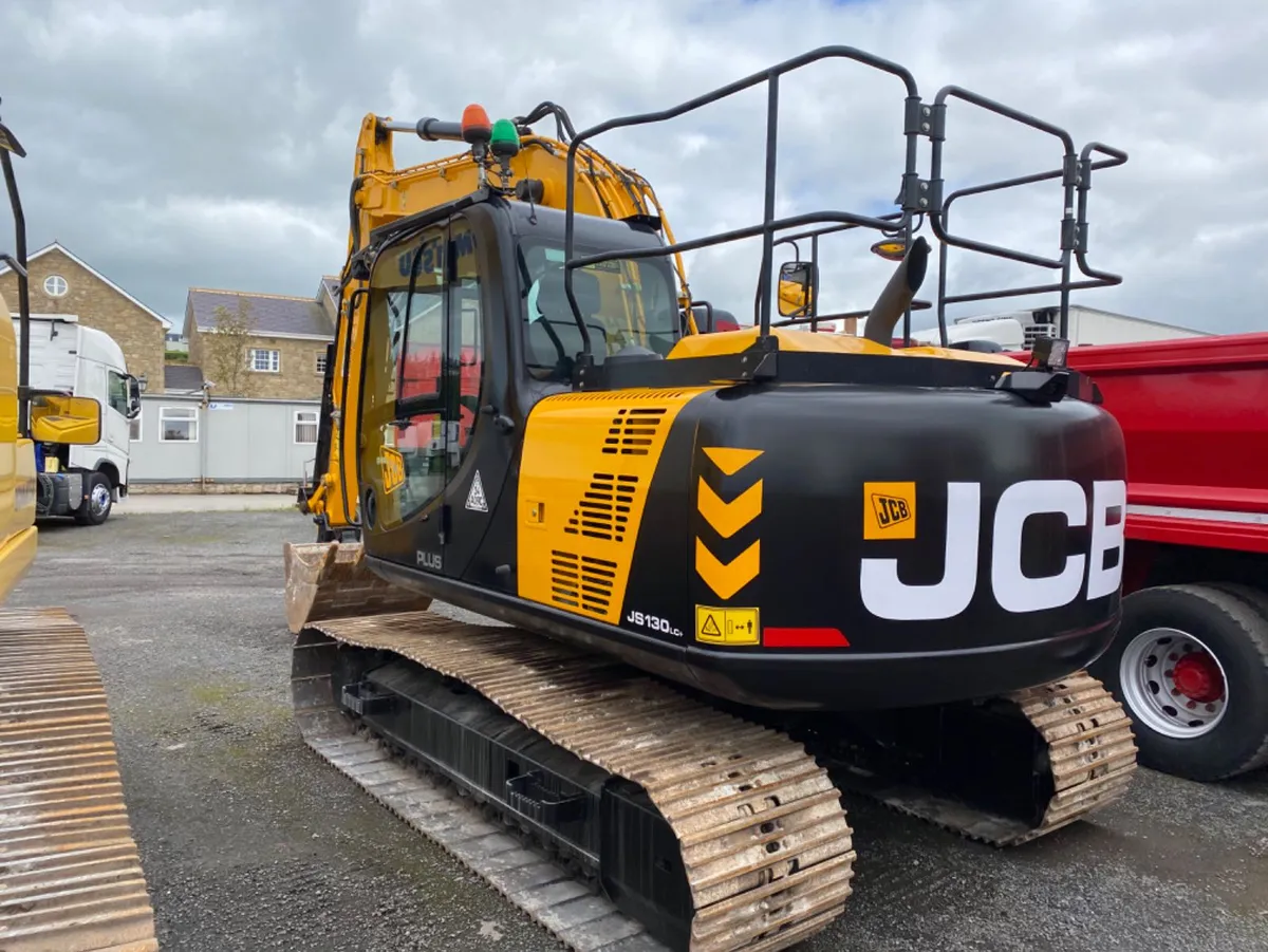 2016 JCB js130 excavator - Image 4
