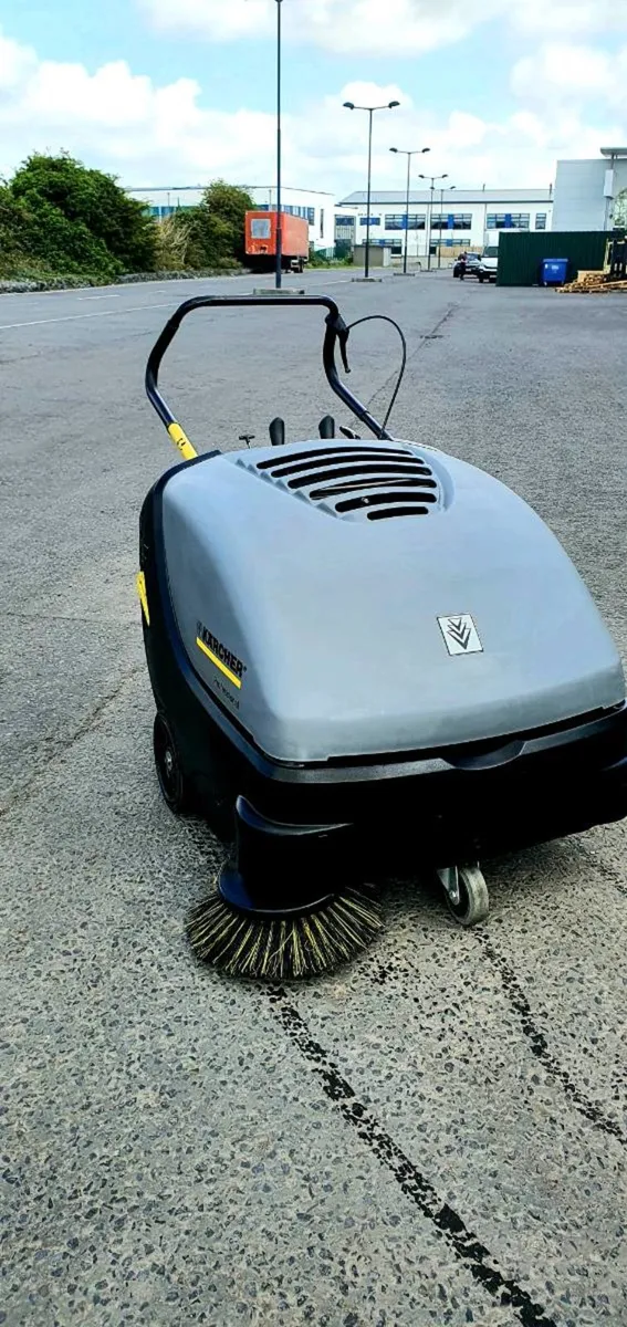 Karcher petrol engine sweeper 2 years warranty - Image 3