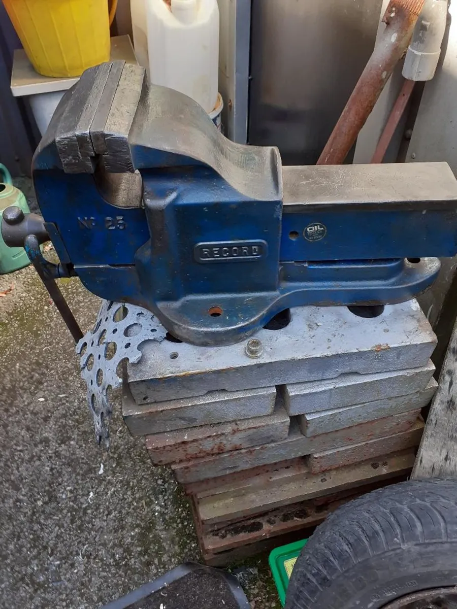 Used record vices - Image 2