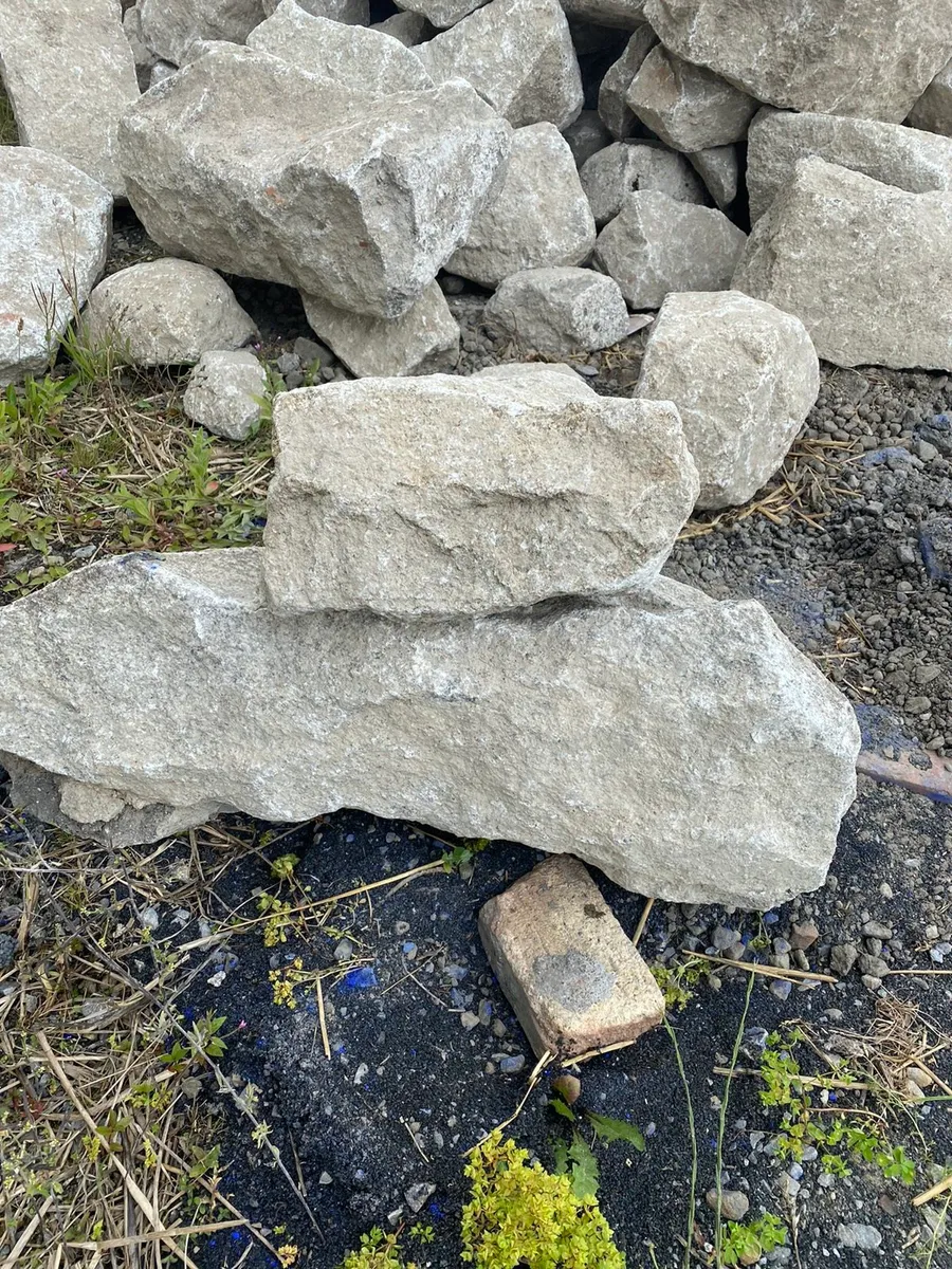 SALVAGED OLD GRANITE BUILDING STONE - Image 4