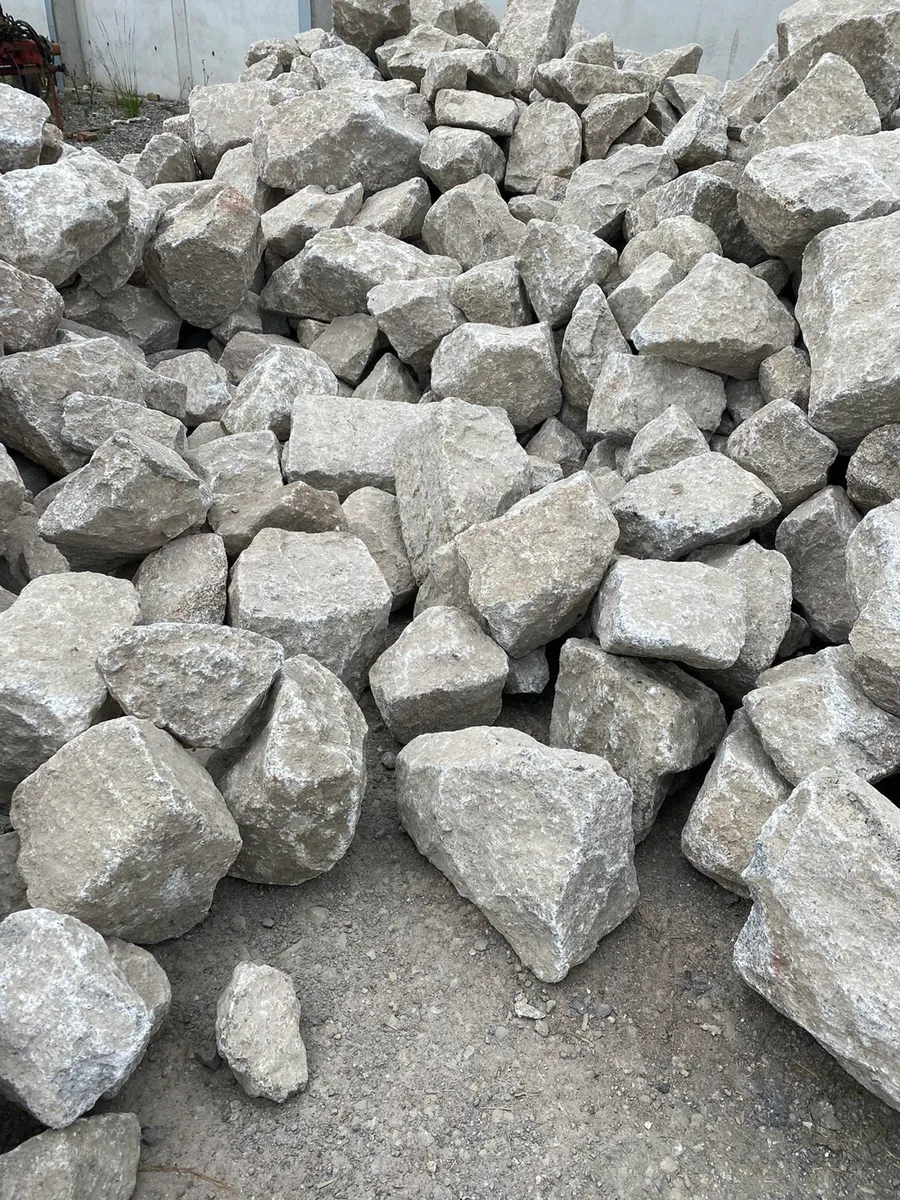 SALVAGED OLD GRANITE BUILDING STONE - Image 1
