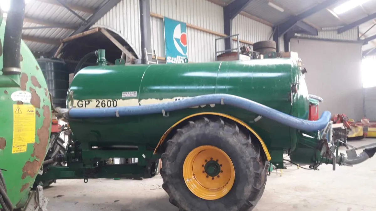 Dribblebars and standard tankers to hire.   Daily - Image 2