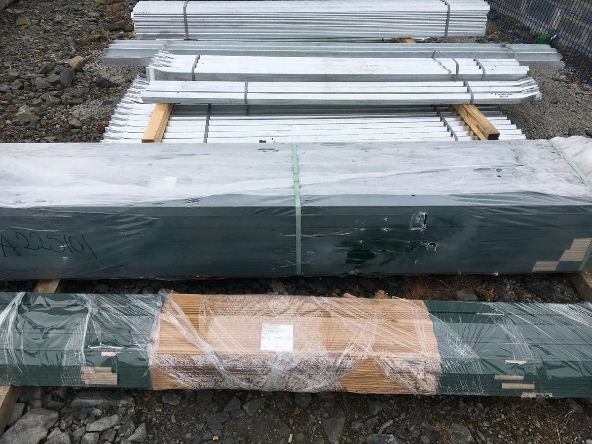 palisade fence - Image 2