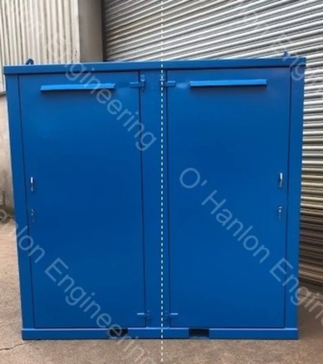 Double Site Toilet with Hot Water and a light - Image 2