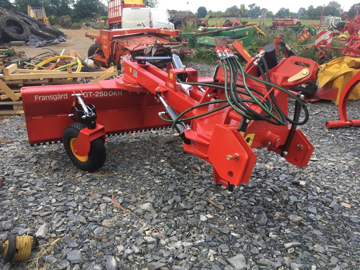 Fransgard DKH 250 & 275 road grader - Image 4