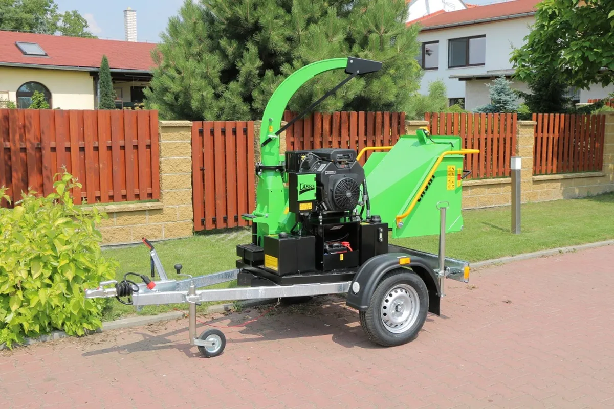 Laski-woodchipper with petrol engine on trailer - Image 2