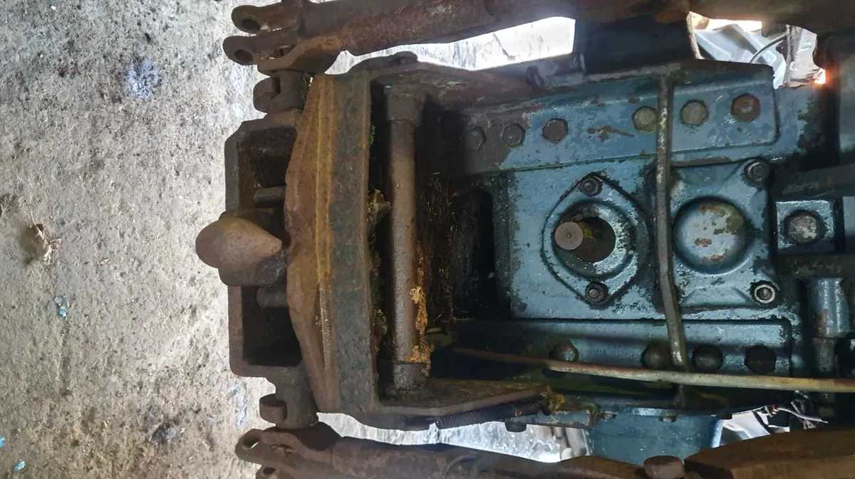 Breaking landine 8550 4x4.   All parts for sale. - Image 3