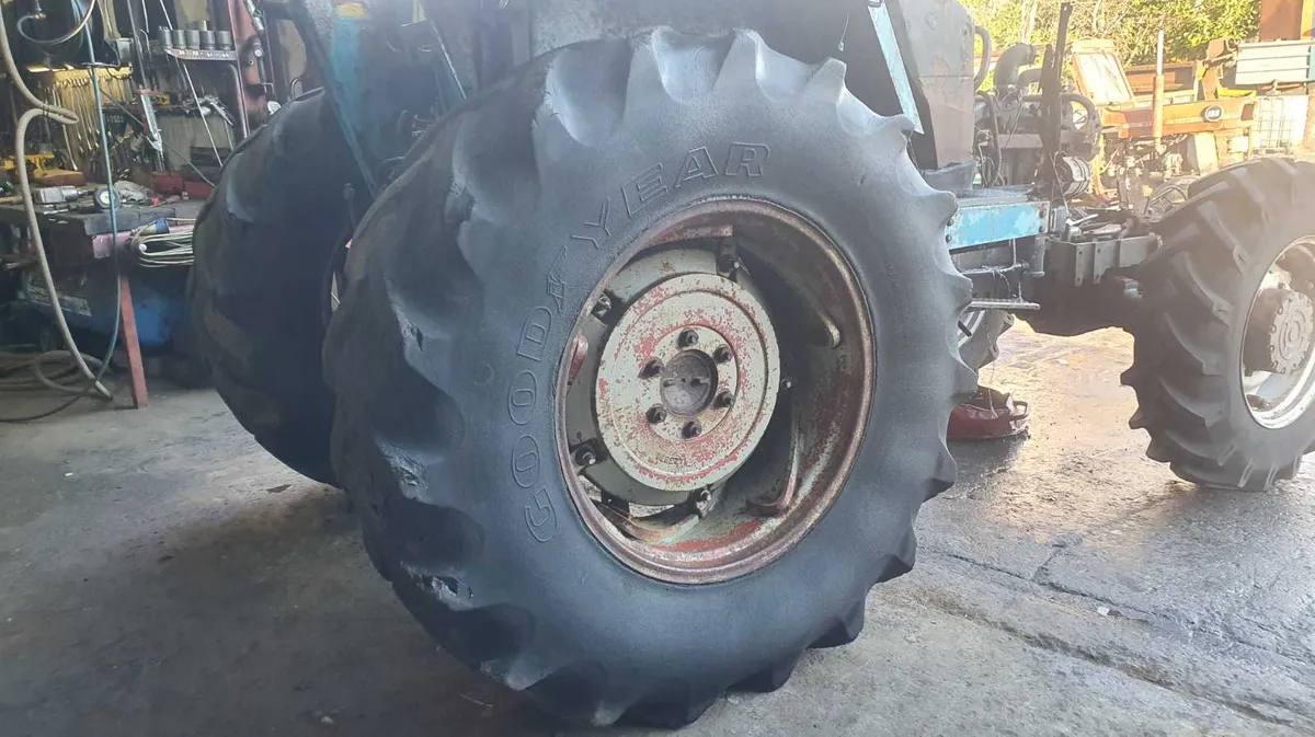 Breaking landine 8550 4x4.   All parts for sale. - Image 4