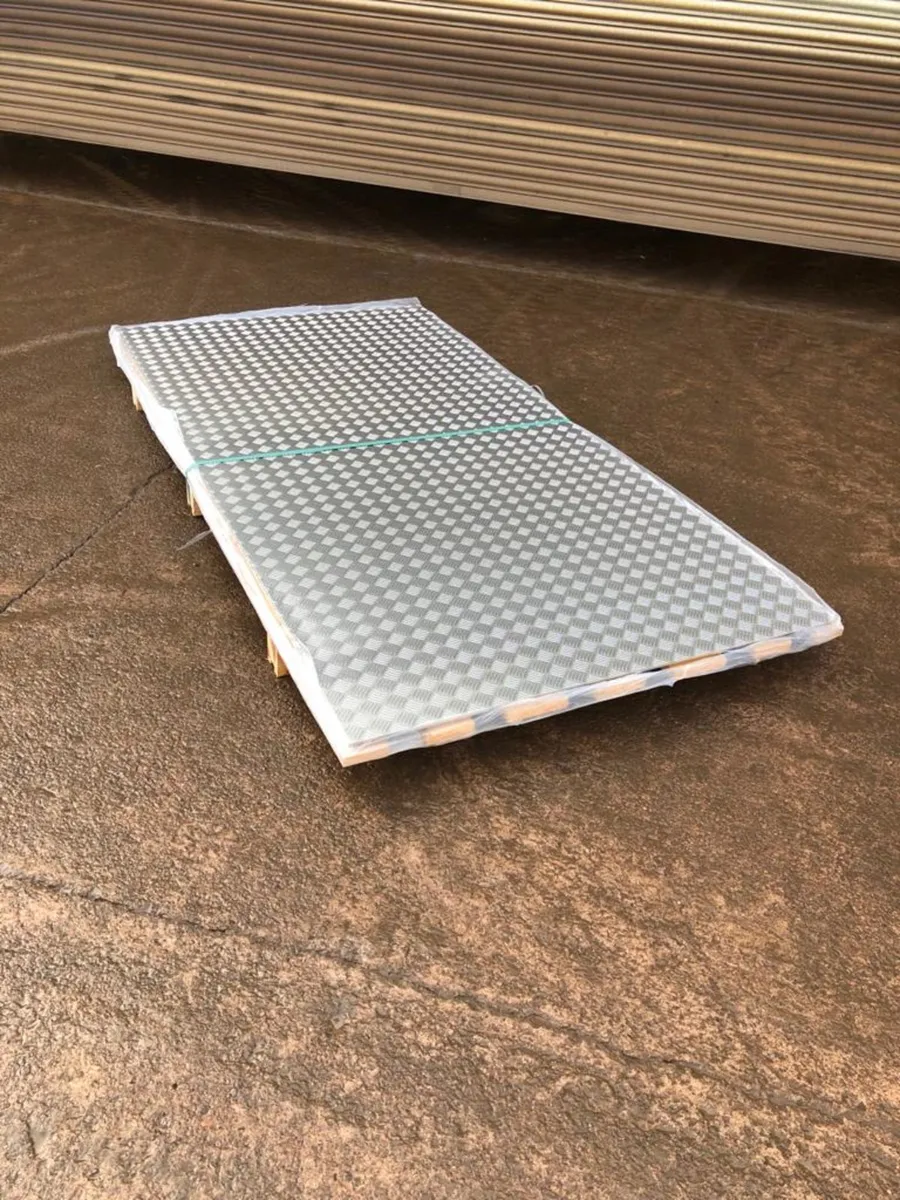 9 No 2500 x 1250 x 2mm Aluminium Chequred Plate - Image 1