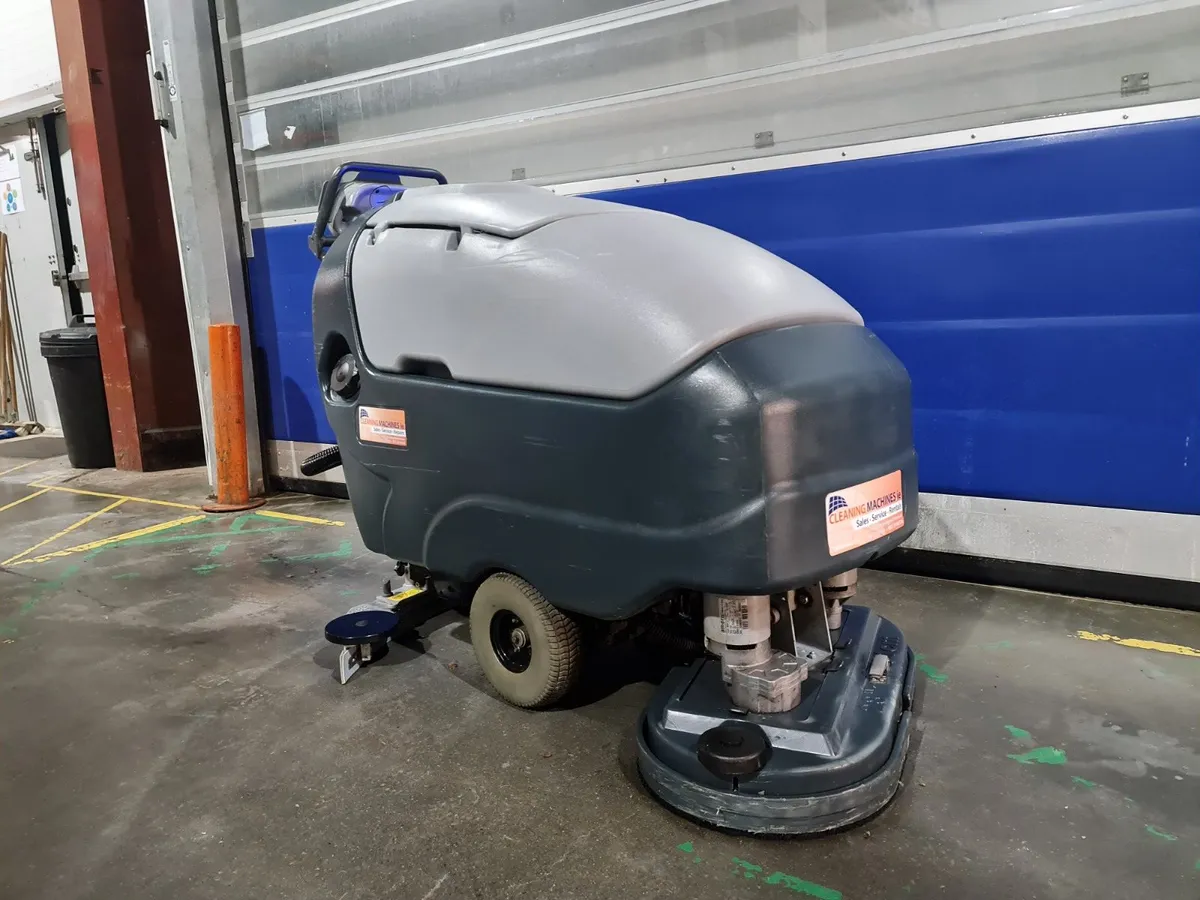 Nilfisk SC800 scrubber dryer warehouse cleaning - Image 1