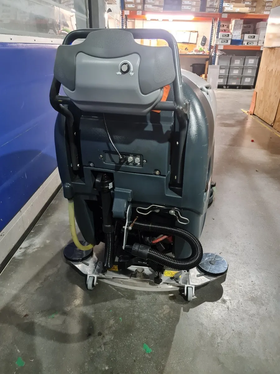 Nilfisk SC800 scrubber dryer warehouse cleaning - Image 2