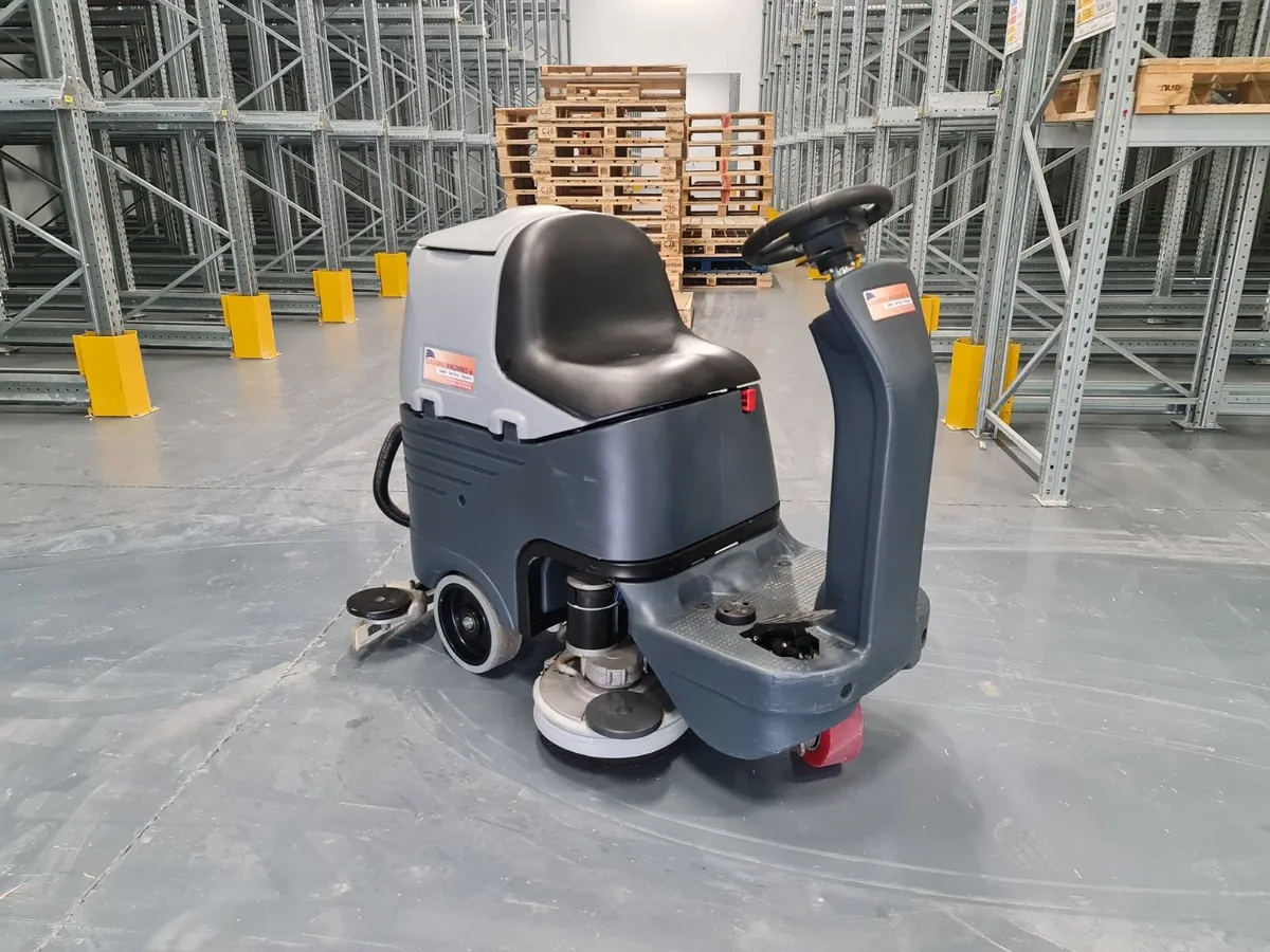 Nifisk BR652 Rider scrubber dryer - reconditioned - Image 3