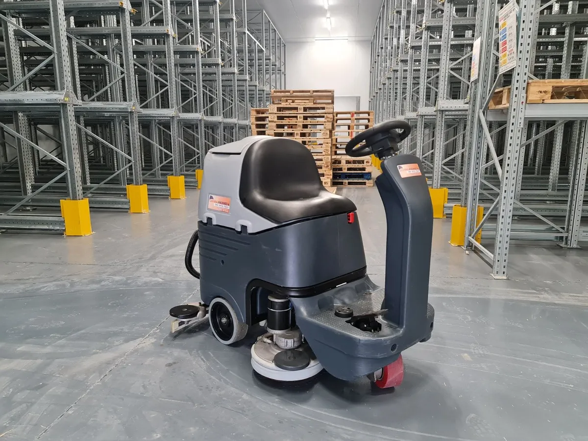 Nifisk BR652 Rider scrubber dryer - reconditioned - Image 2