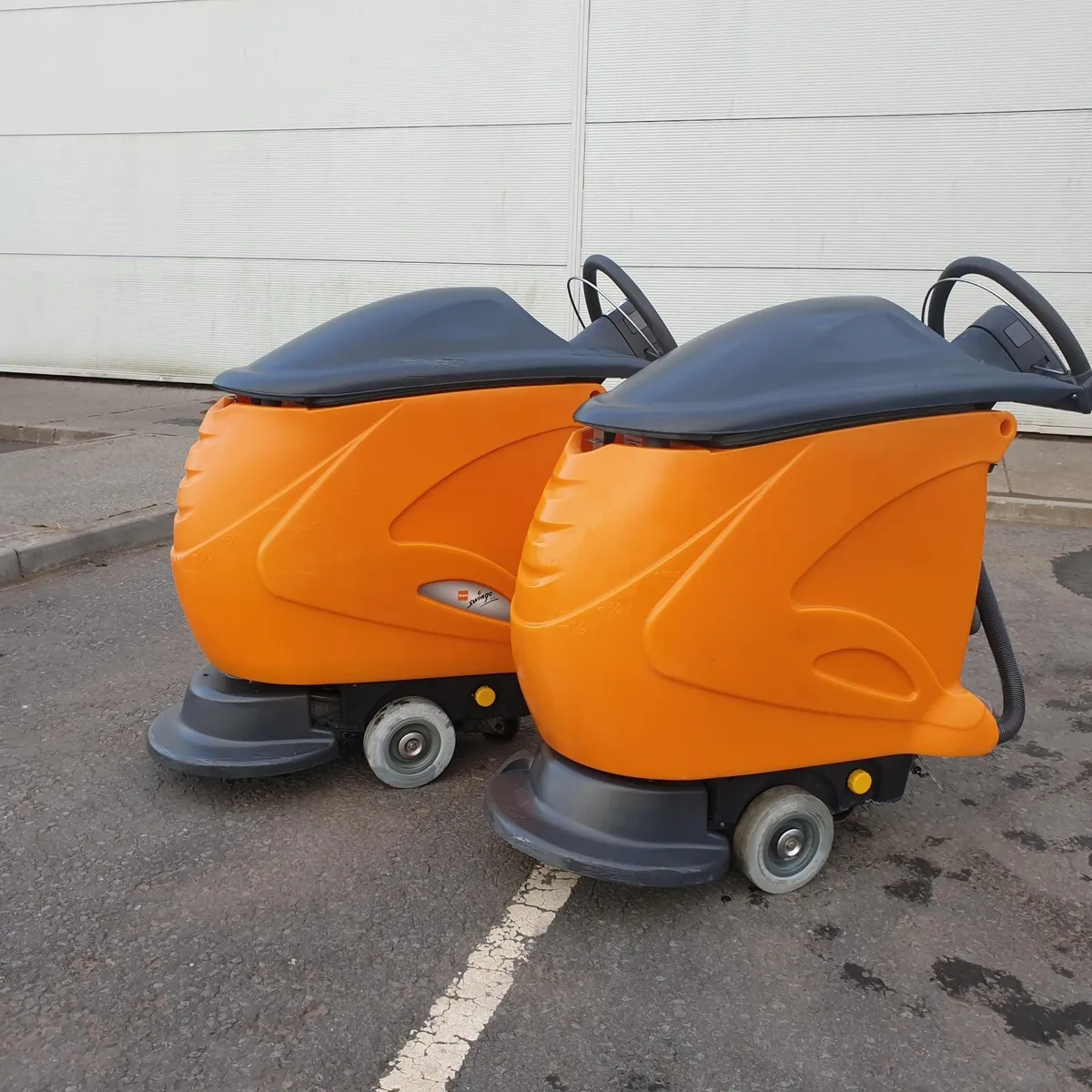 Taski 750B battery op scrubber dryer - secondhand - Image 3