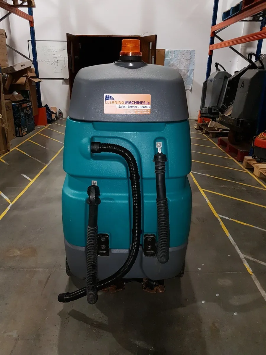 Refurbished Tennant T7 Ride on scrubber dryer - Image 2