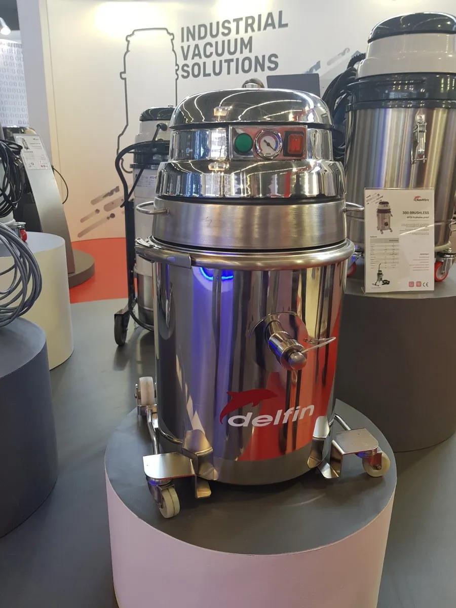 Delfin Industrial vacuums - CleaningMachines.ie - Image 3