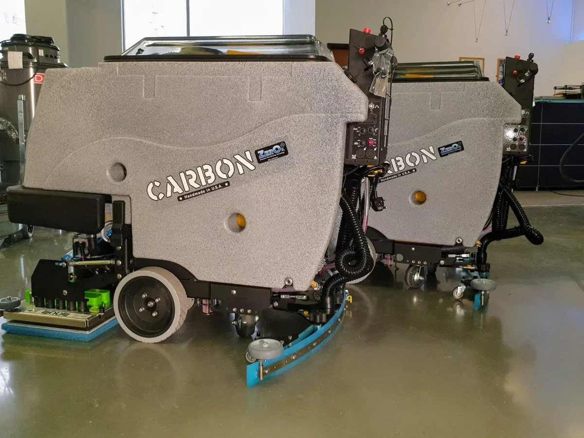 Tomcat Carbon 24E supermarket cleaning machine - Image 2