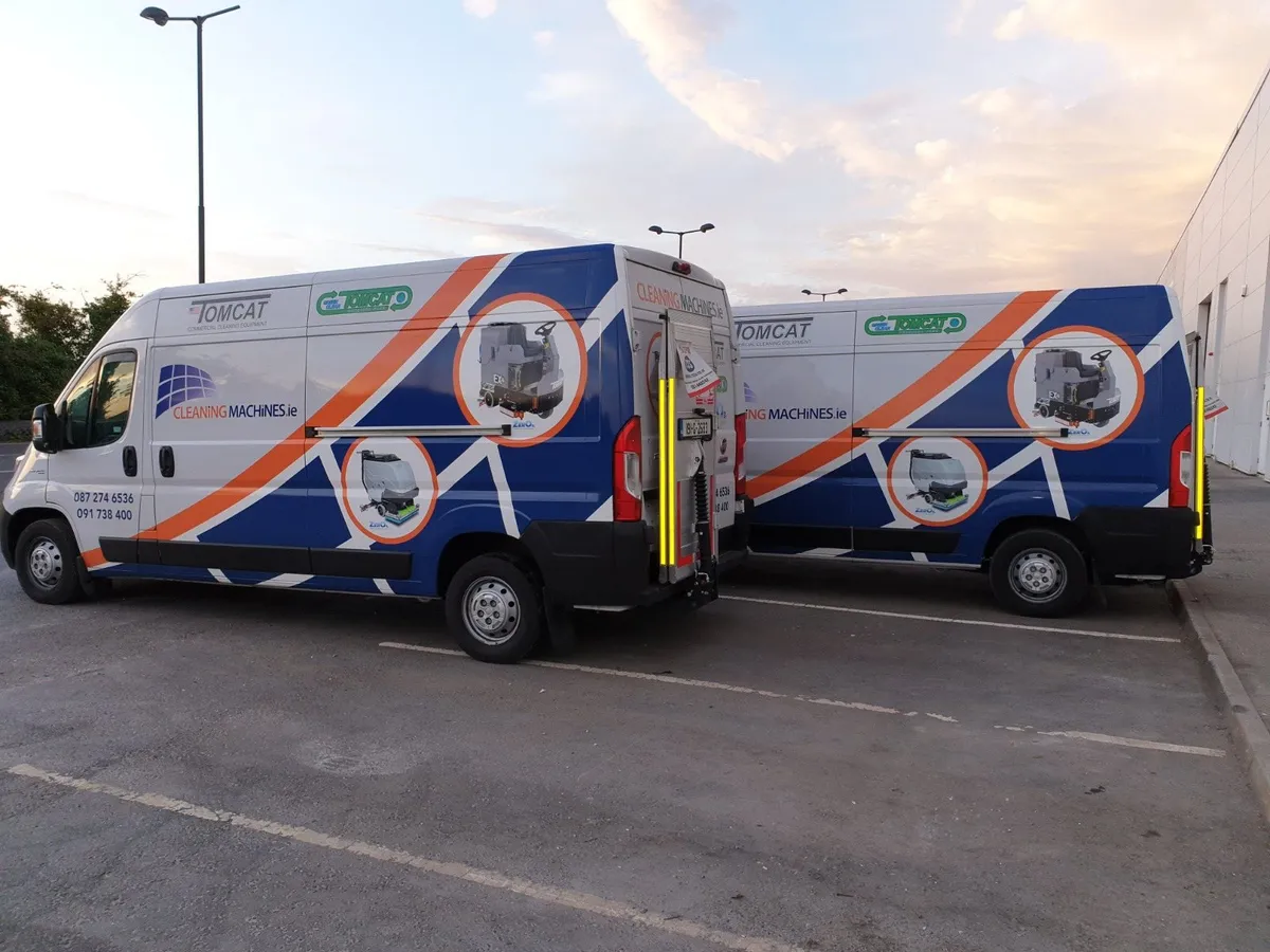 Tomcat Carbon 24E supermarket cleaning machine - Image 4