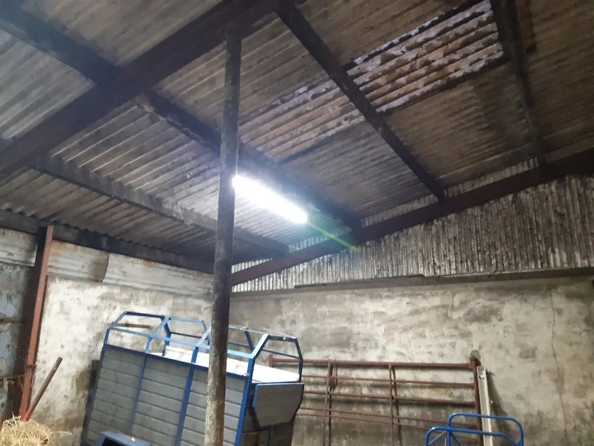 5ft LED fluorescent  light - Image 1