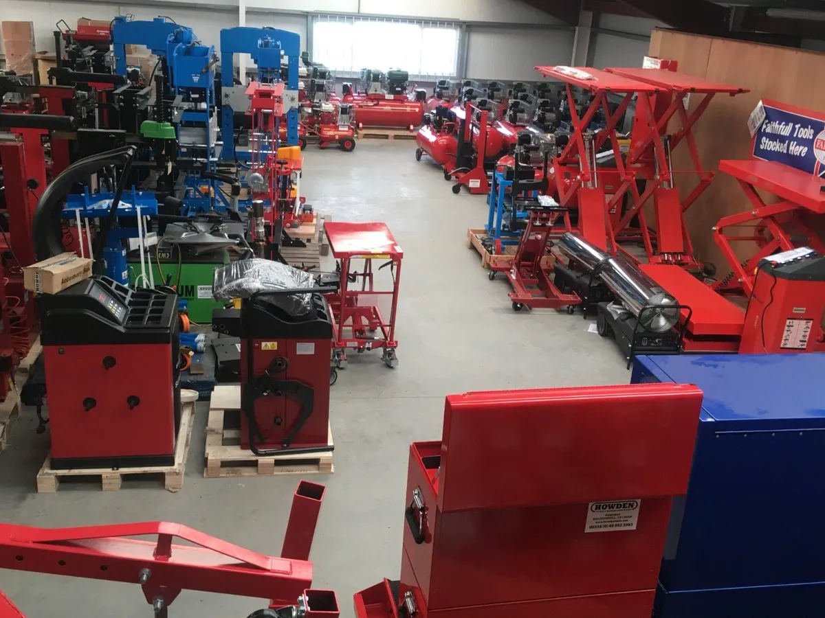 Dewalt 18V DCD796 Brushless Combi Drill - Image 2