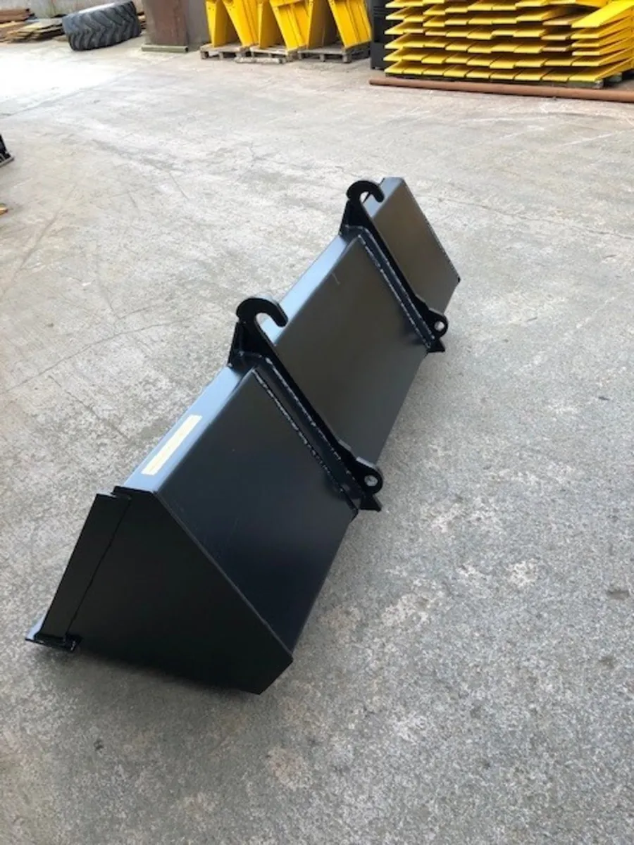 7ft 6'' JCB Qfit Bucket - Image 2